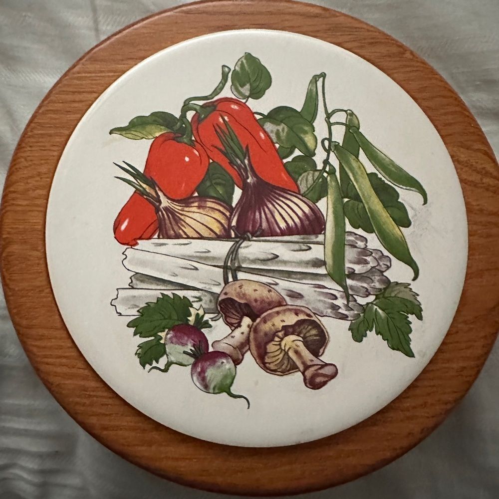 VTG Round Spice of Life‎ Wood and Ceramic Trivet